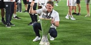 现代足球的多线作战哲学：AG真人战术启示-AG真人